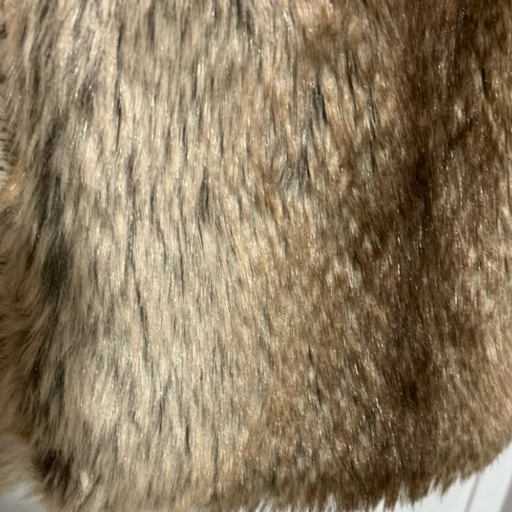 Chic Faux Fur Vest in Brown and Cream - Picture 6 of 12